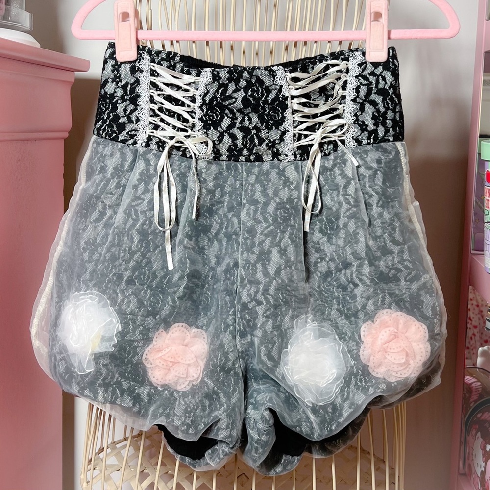 Swankiss flower motif shorts